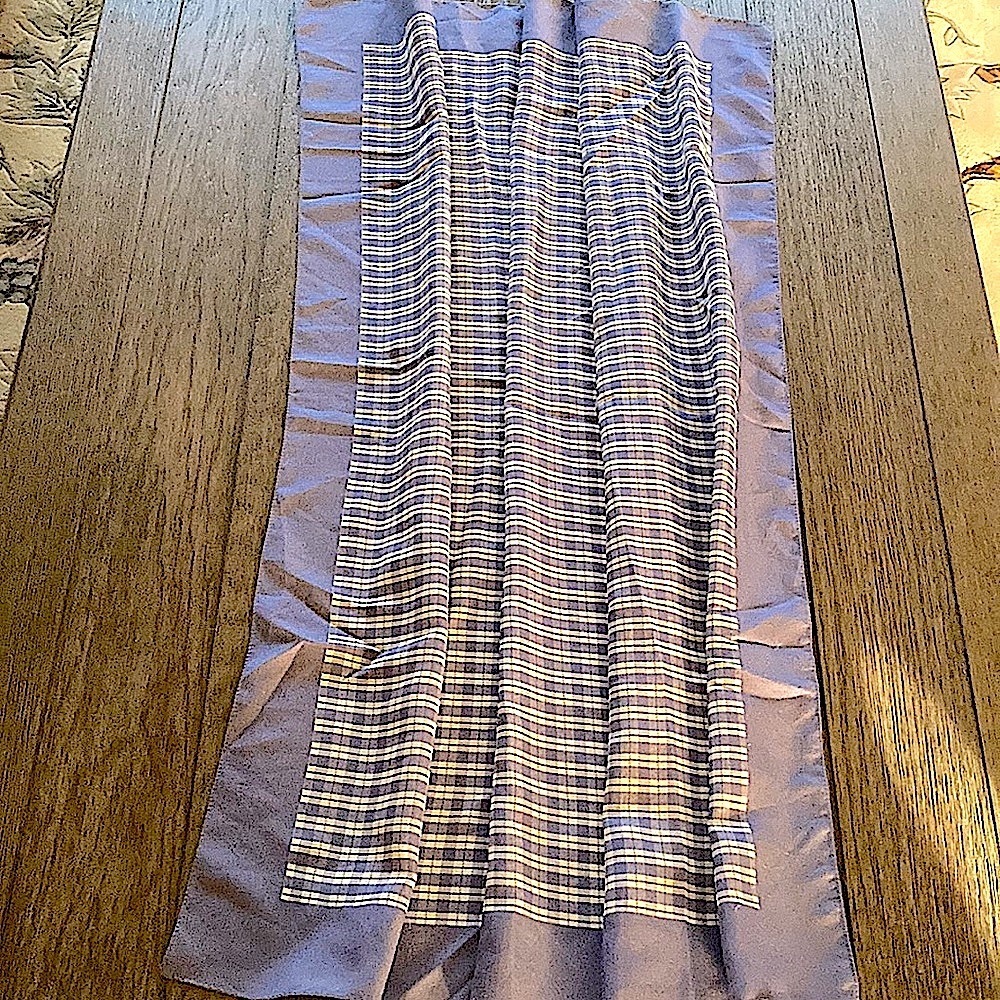 🆕NWOT•Blue & White Plaid 30”x 30" silk blend square Scarf; Boutique - Picture 3 of 15
